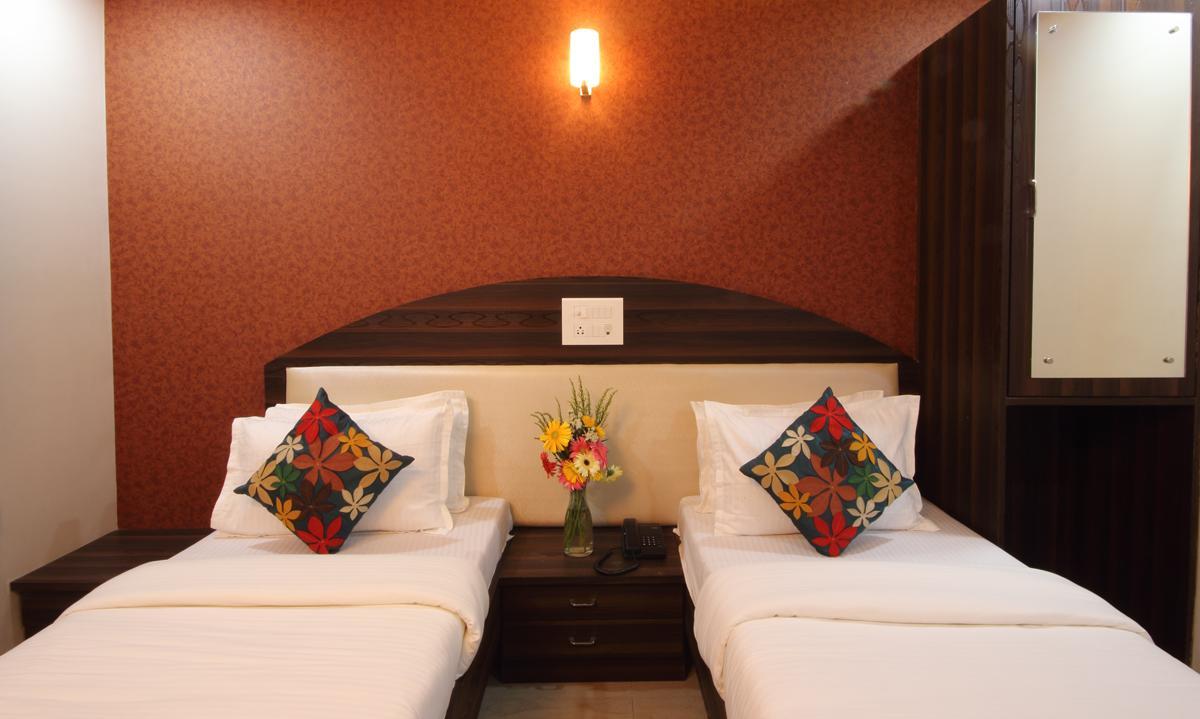 Hotel Railway Inn Thane Esterno foto